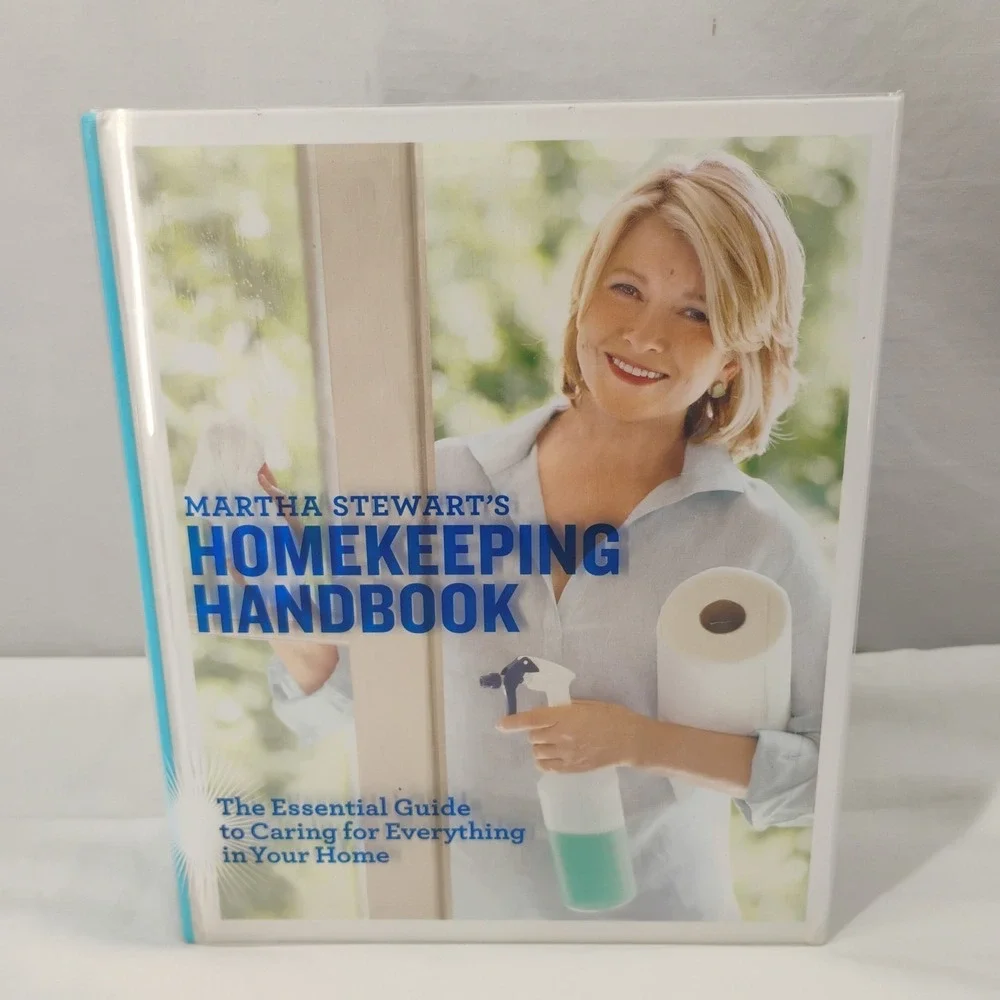 Martha Stewart's Homekeeping Handbook Hard Cover 1st Edition Dust Jacket